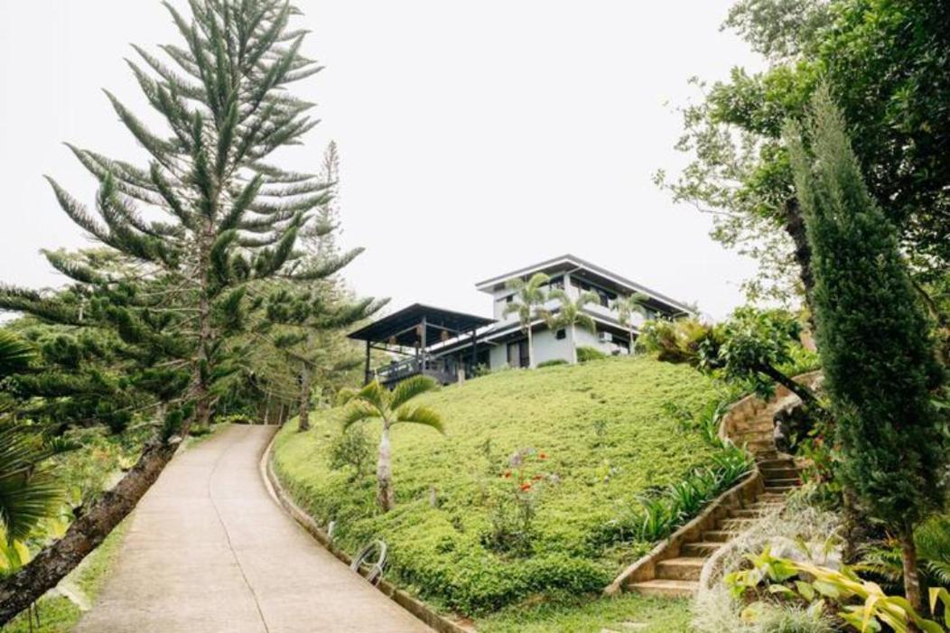 Grey Rock Mountain Cabin W/ Jacuzzi Balamban Экстерьер фото